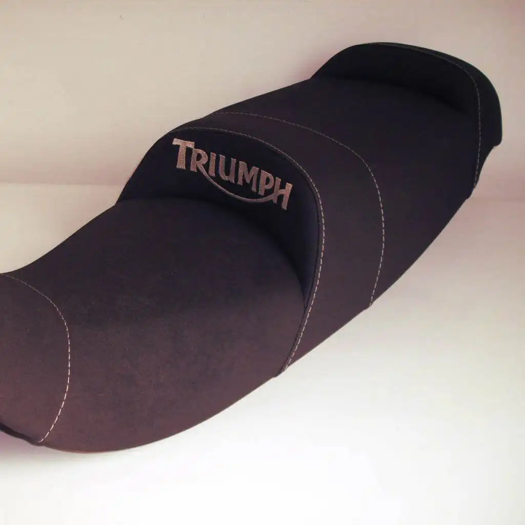 selle restaurée moto triumph